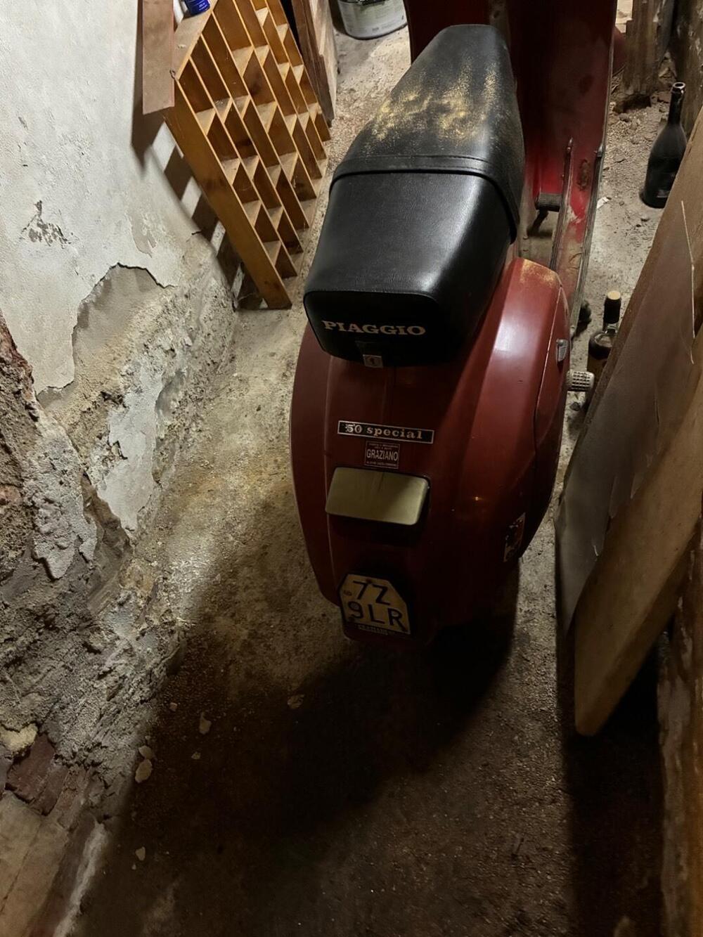 Piaggio VESPA 50 SPECIAL (2)