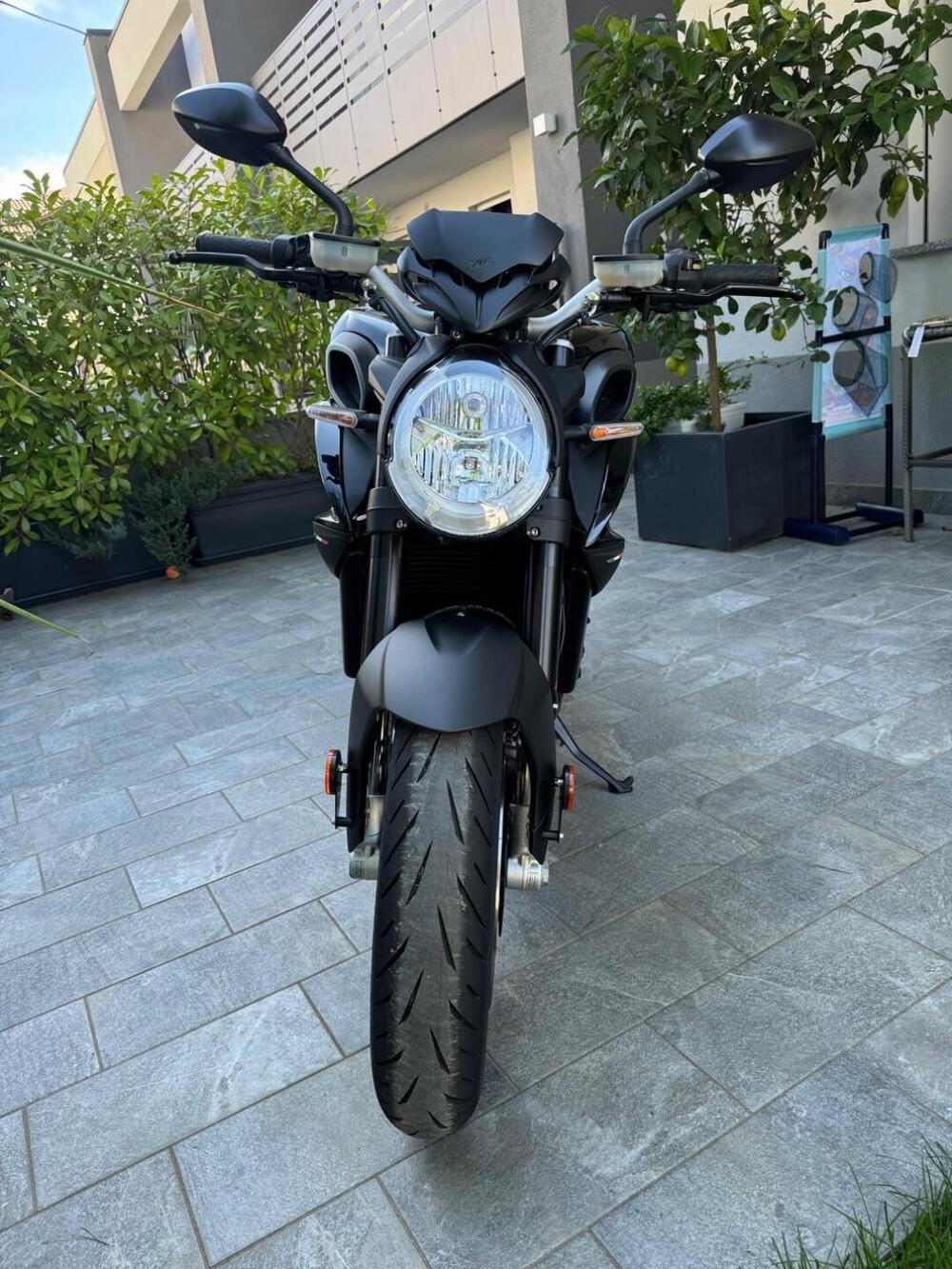 MV Agusta Brutale 800 R (2023 - 25) (2)