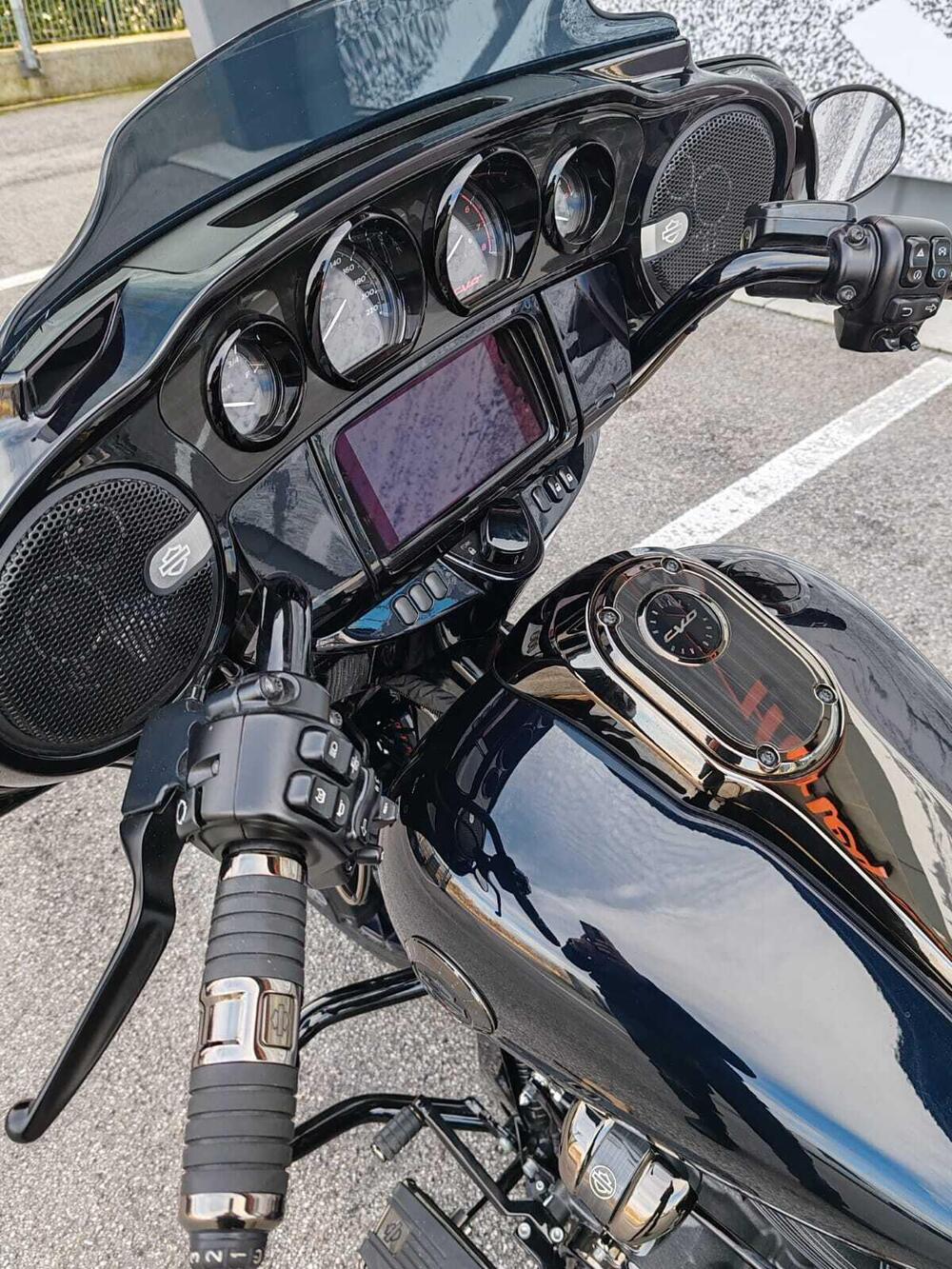 Harley-Davidson 117 Street Glide (2022) - FLHXSE (7)