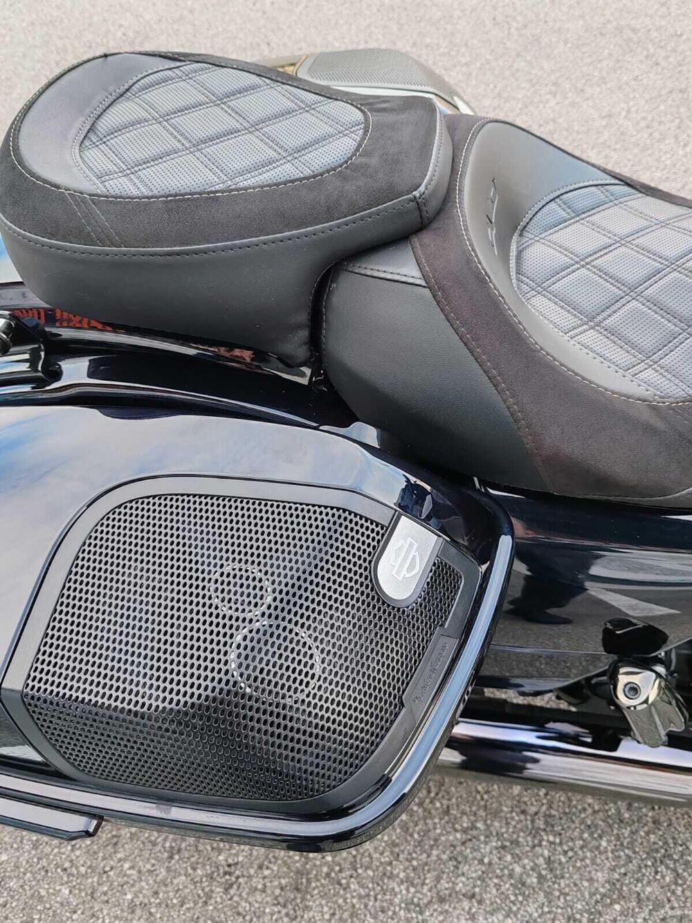 Harley-Davidson 117 Street Glide (2022) - FLHXSE (8)