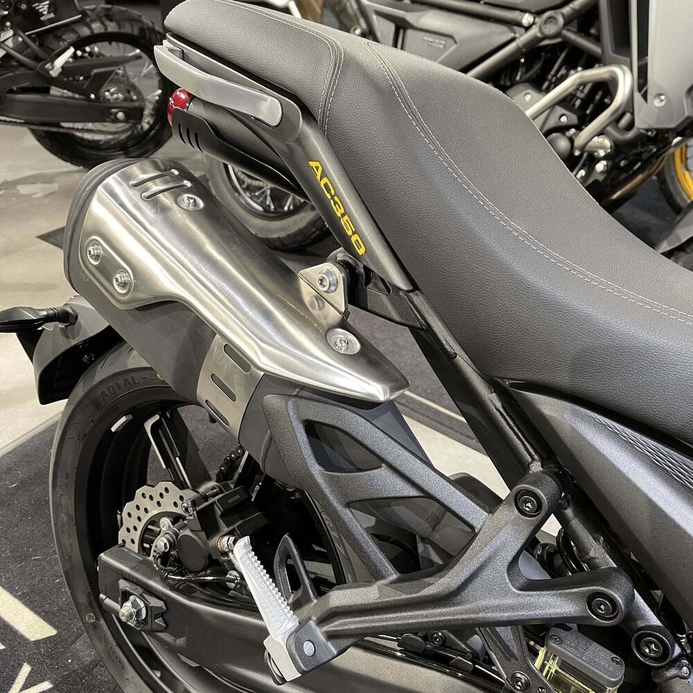 Voge Trofeo 350AC (2022 - 26) (7)