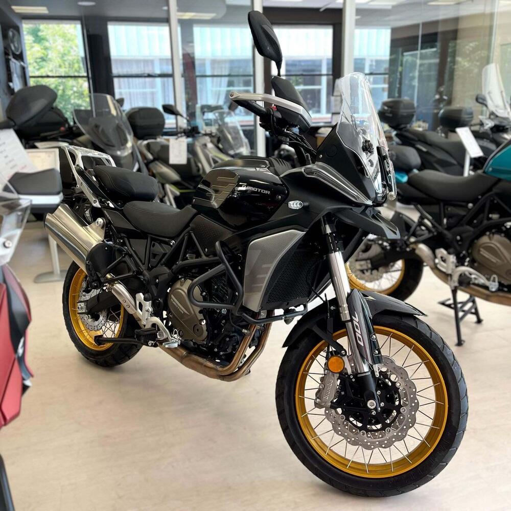 QJ Motor SRT 700 SX (2025 - 26)