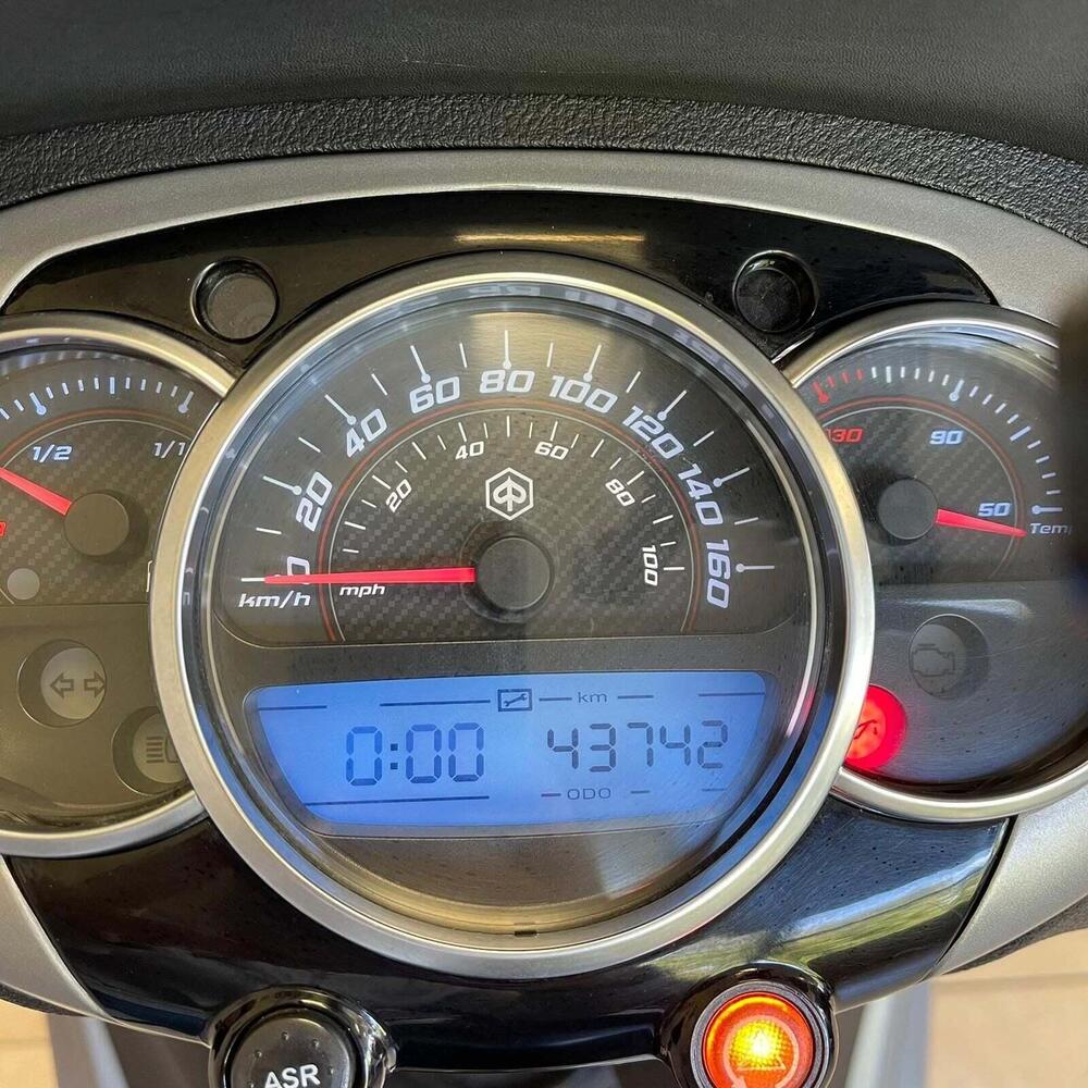 Piaggio Beverly 350 ABS (2016 - 20) (2)