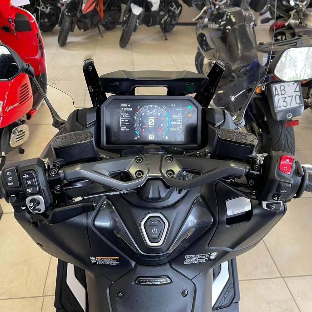 Yamaha T-Max 560 Tech Max (2022 - 24) (3)
