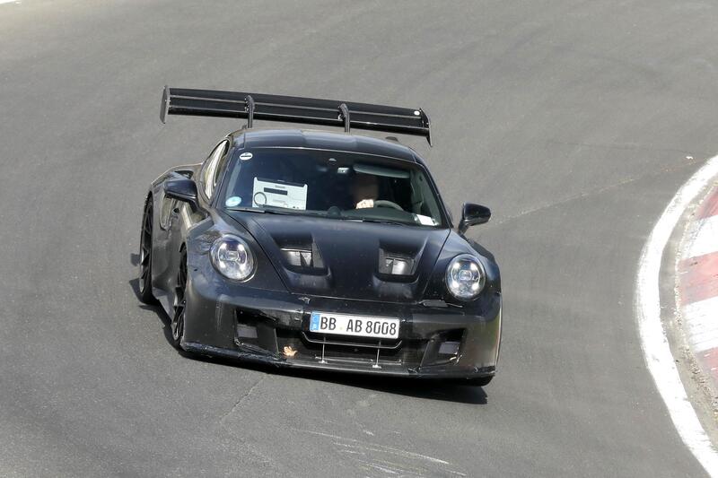 Porsche 911 GT3 RS: il prototipo avvistato al N&uuml;rburgring anticipa il possibile debutto del turbo