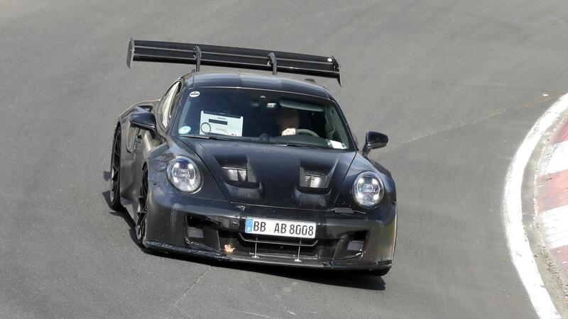Porsche 911 GT3 RS: il prototipo avvistato al N&uuml;rburgring anticipa il possibile debutto del turbo