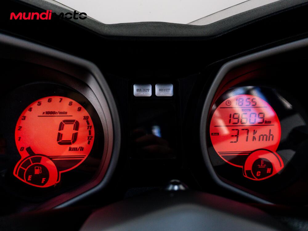 Yamaha X-Max 125 Tech Max (2020) (12)