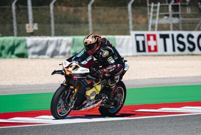 SBK 2026. GP del Portogallo a Portimao. Sam Lowes davanti a Nicol&ograve; Bulega nelle FP1 