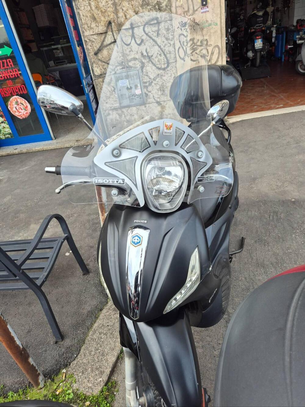 Piaggio Beverly 300 i.e. Police ABS-ASR (2017 - 20) (2)