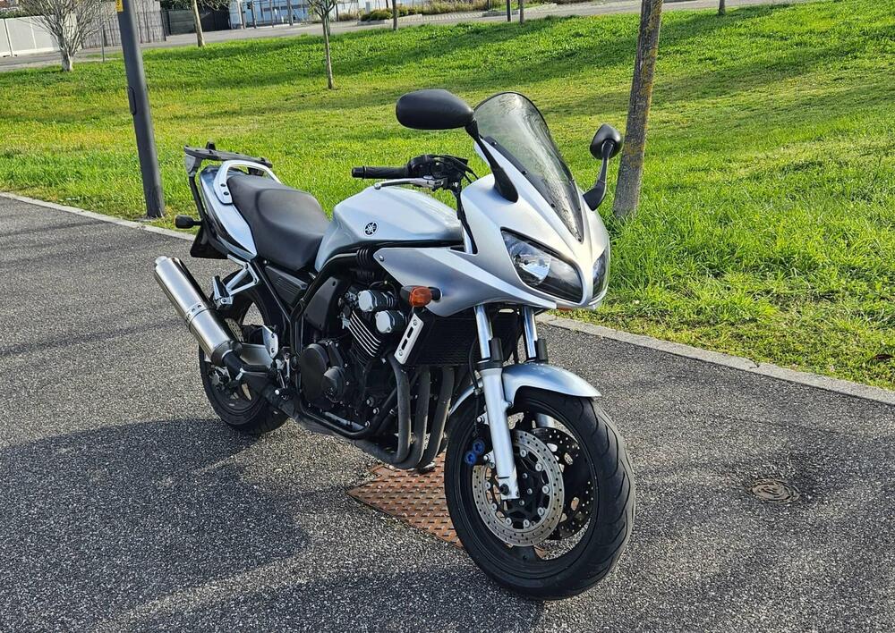 Yamaha FZS 600 Fazer (2002 - 03) (2)