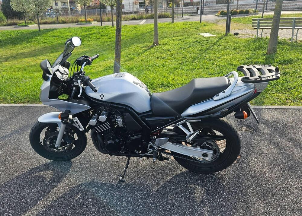 Yamaha FZS 600 Fazer (2002 - 03) (4)