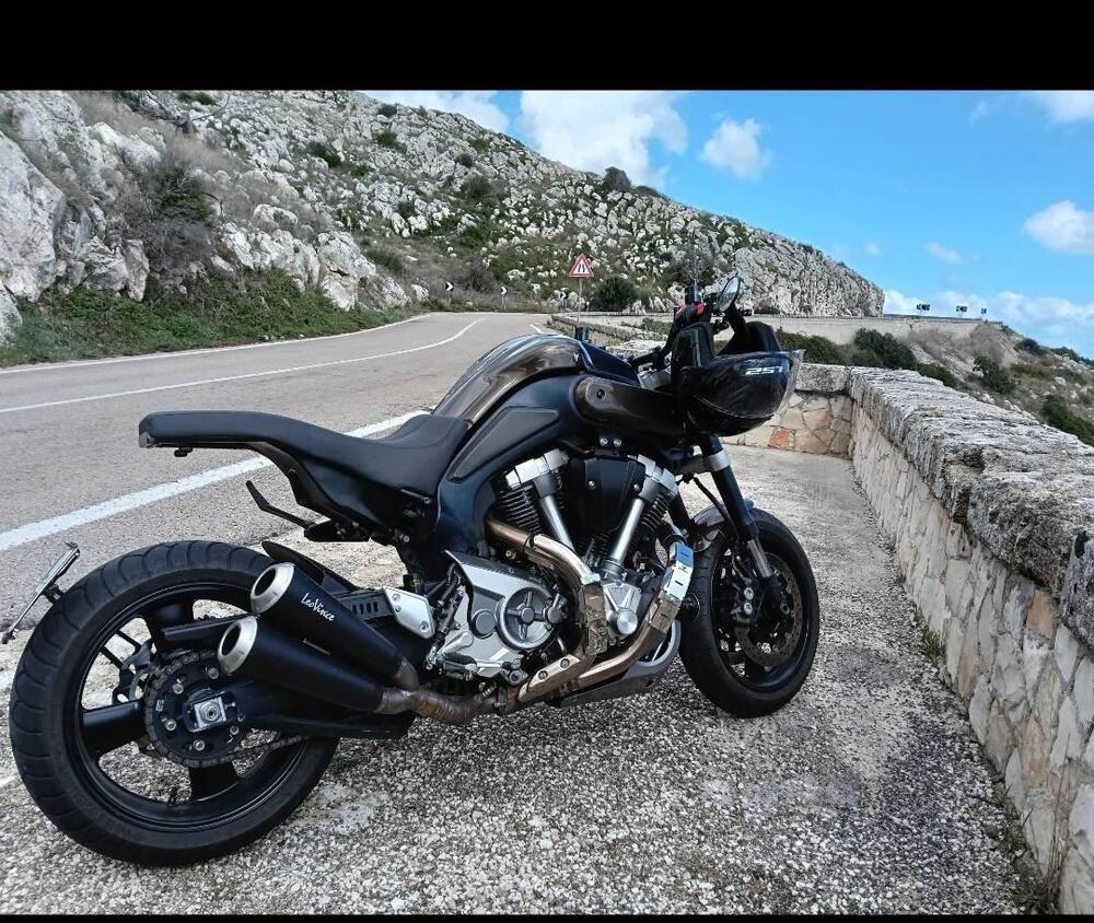 Yamaha MT-01 (2005- 11) (2)