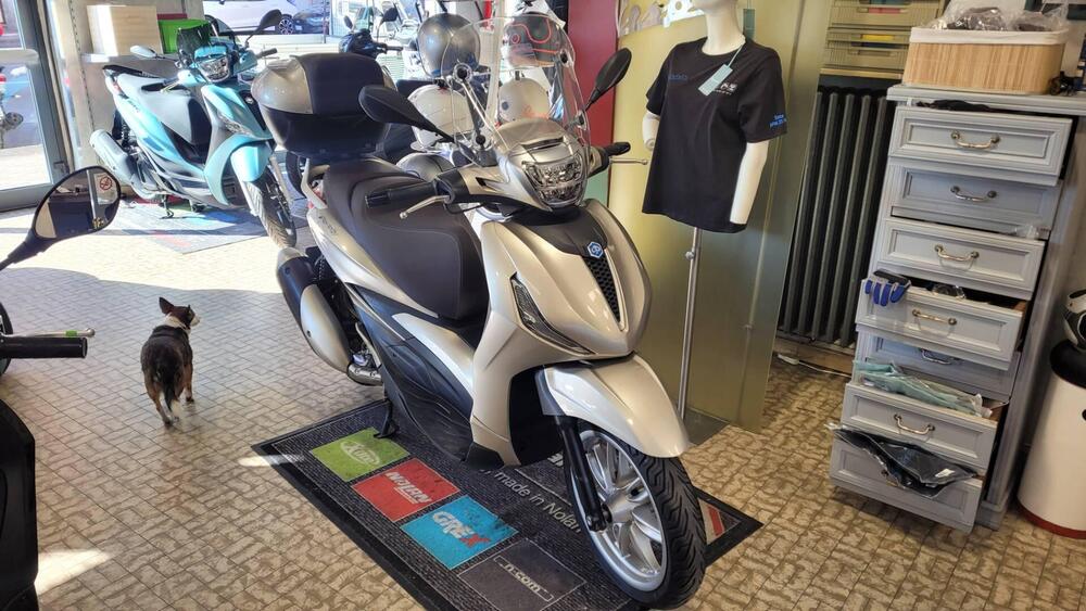 Piaggio Beverly 300 ABS-ASR (2021 - 25) (2)