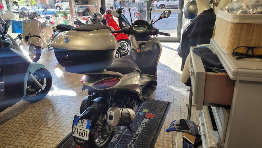 Piaggio Beverly 300 ABS-ASR (2021 - 25) (4)