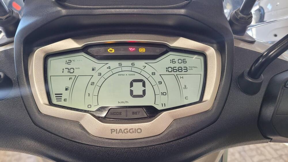 Piaggio Beverly 300 ABS-ASR (2021 - 25) (5)