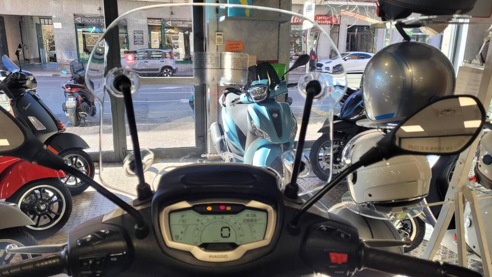 Piaggio Beverly 300 ABS-ASR (2021 - 25) (6)