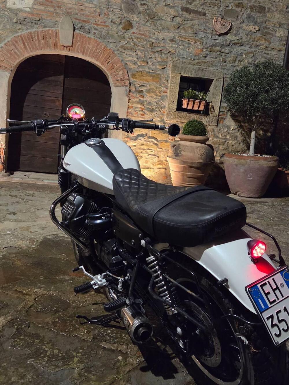 Moto Guzzi V9 Roamer (2016 - 18) (4)