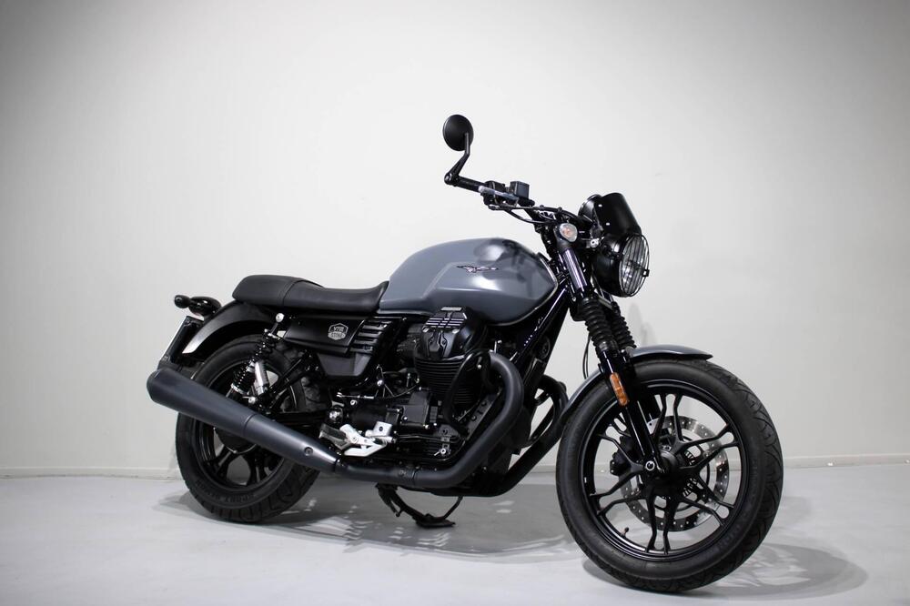 Moto Guzzi V7 III Stone (2017 - 20) (2)