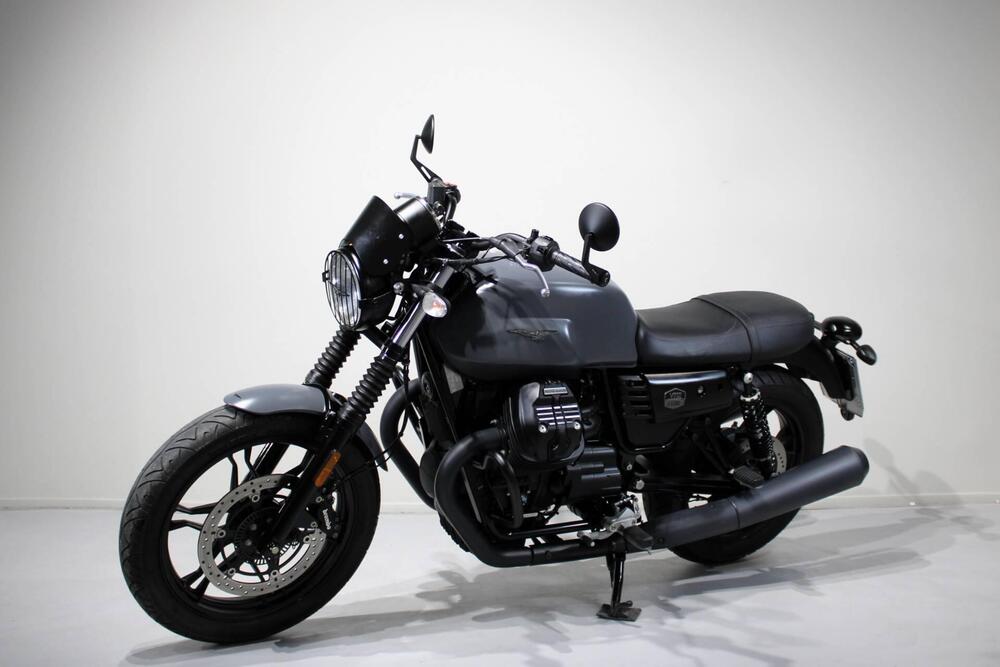 Moto Guzzi V7 III Stone (2017 - 20) (3)