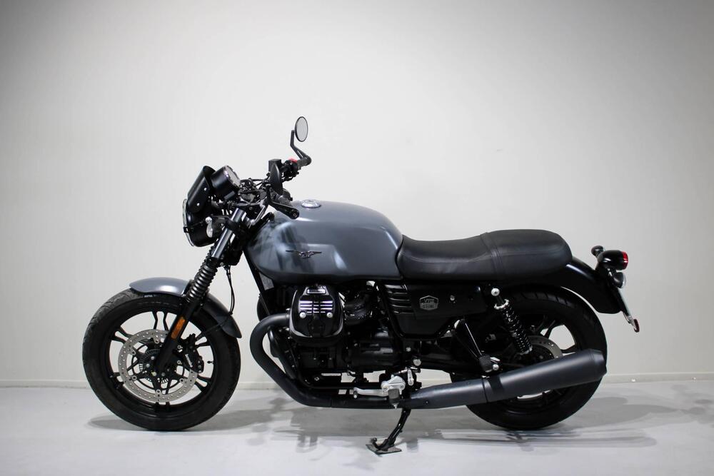 Moto Guzzi V7 III Stone (2017 - 20) (4)