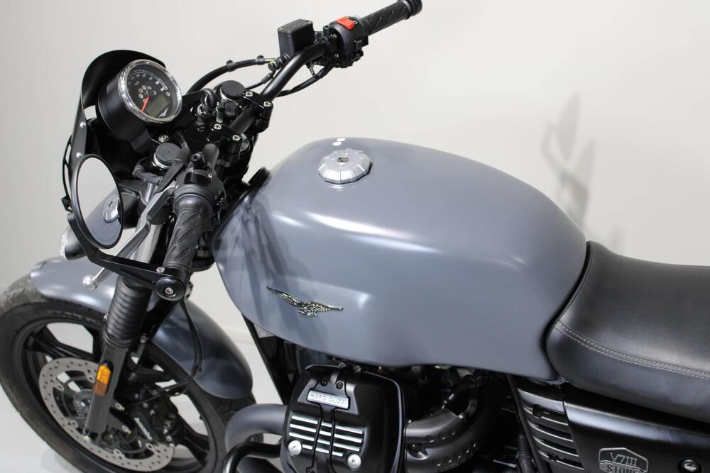 Moto Guzzi V7 III Stone (2017 - 20) (5)