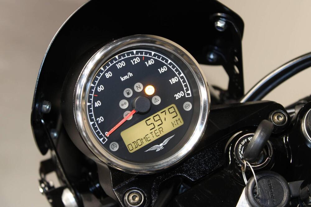 Moto Guzzi V7 III Stone (2017 - 20) (6)