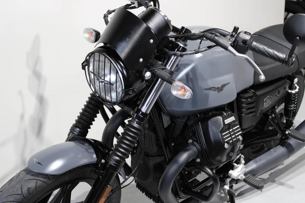 Moto Guzzi V7 III Stone (2017 - 20) (8)