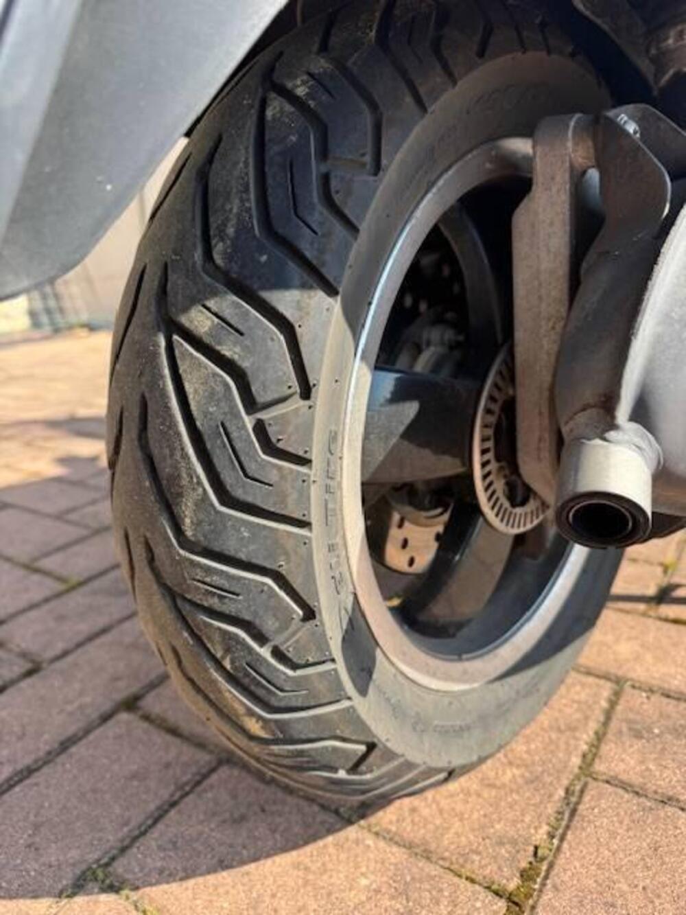 Vespa GTS 300 (2017 - 18) (9)