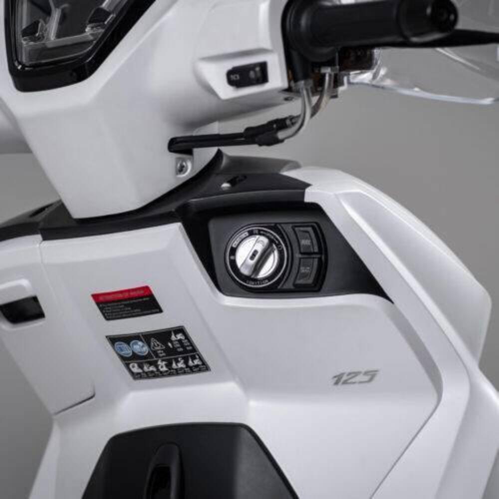 Voge Sfida SR16 200 (2025 - 26) (9)