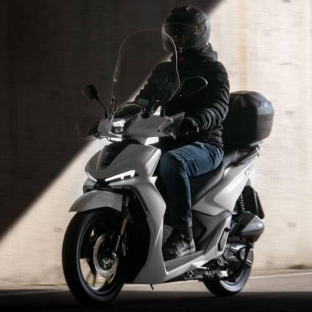 Voge Sfida SR16 200 (2025 - 26) (15)