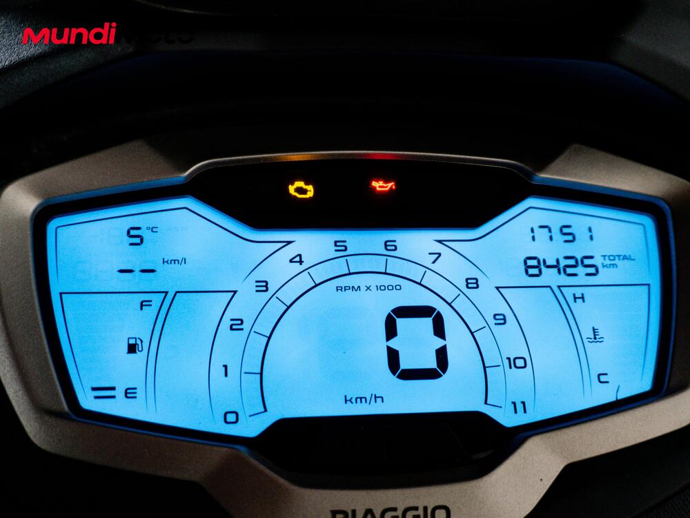 Piaggio Beverly 300 Hpe (2021) (12)