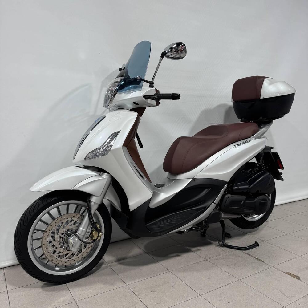 Piaggio Beverly 300 i.e. ABS-ASR (2016 - 20) (2)