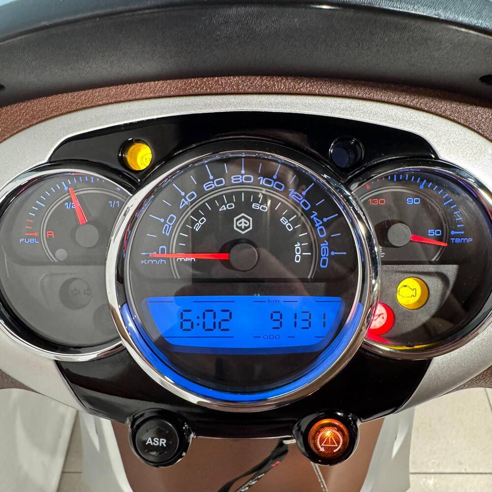 Piaggio Beverly 300 i.e. ABS-ASR (2016 - 20) (4)