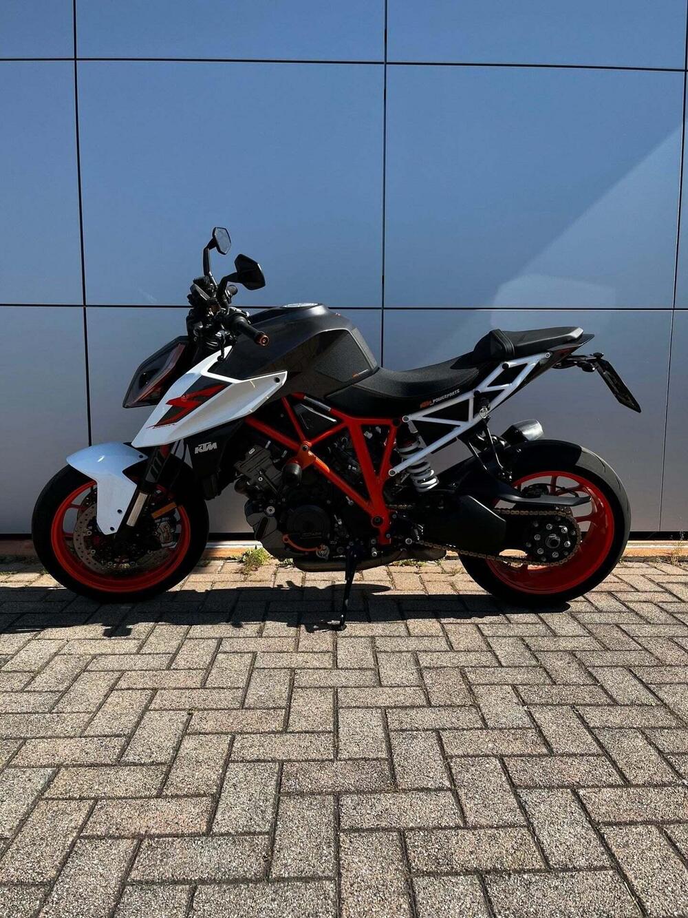 KTM 1290 Super Duke R (2019) (2)