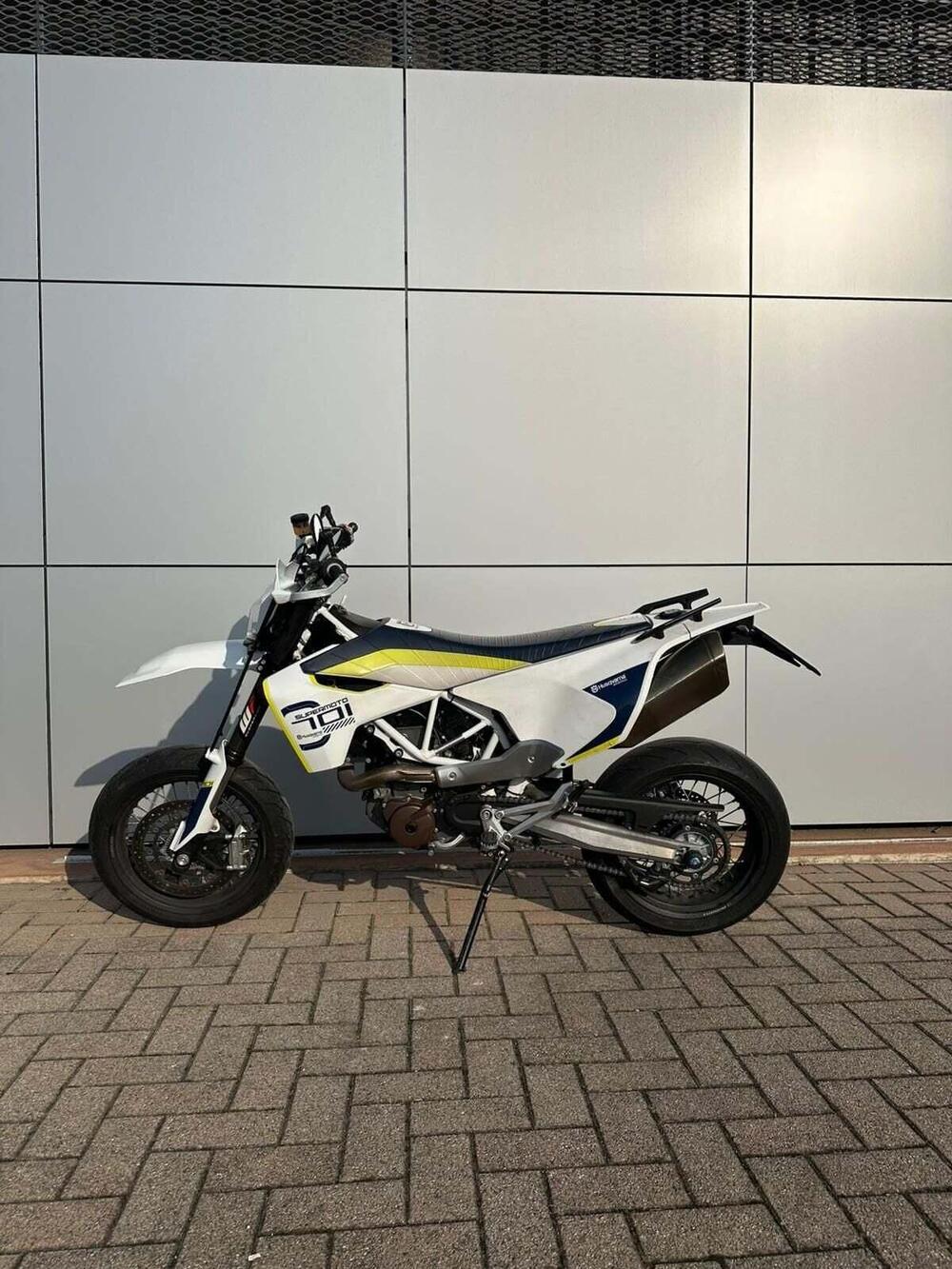 Husqvarna 701 Supermoto (2017 - 19) (2)