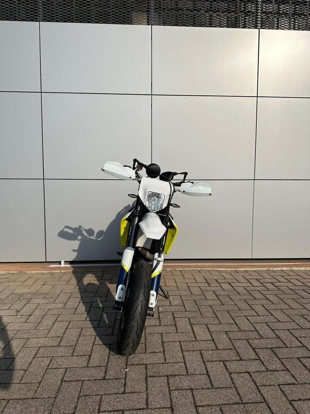 Husqvarna 701 Supermoto (2017 - 19) (3)