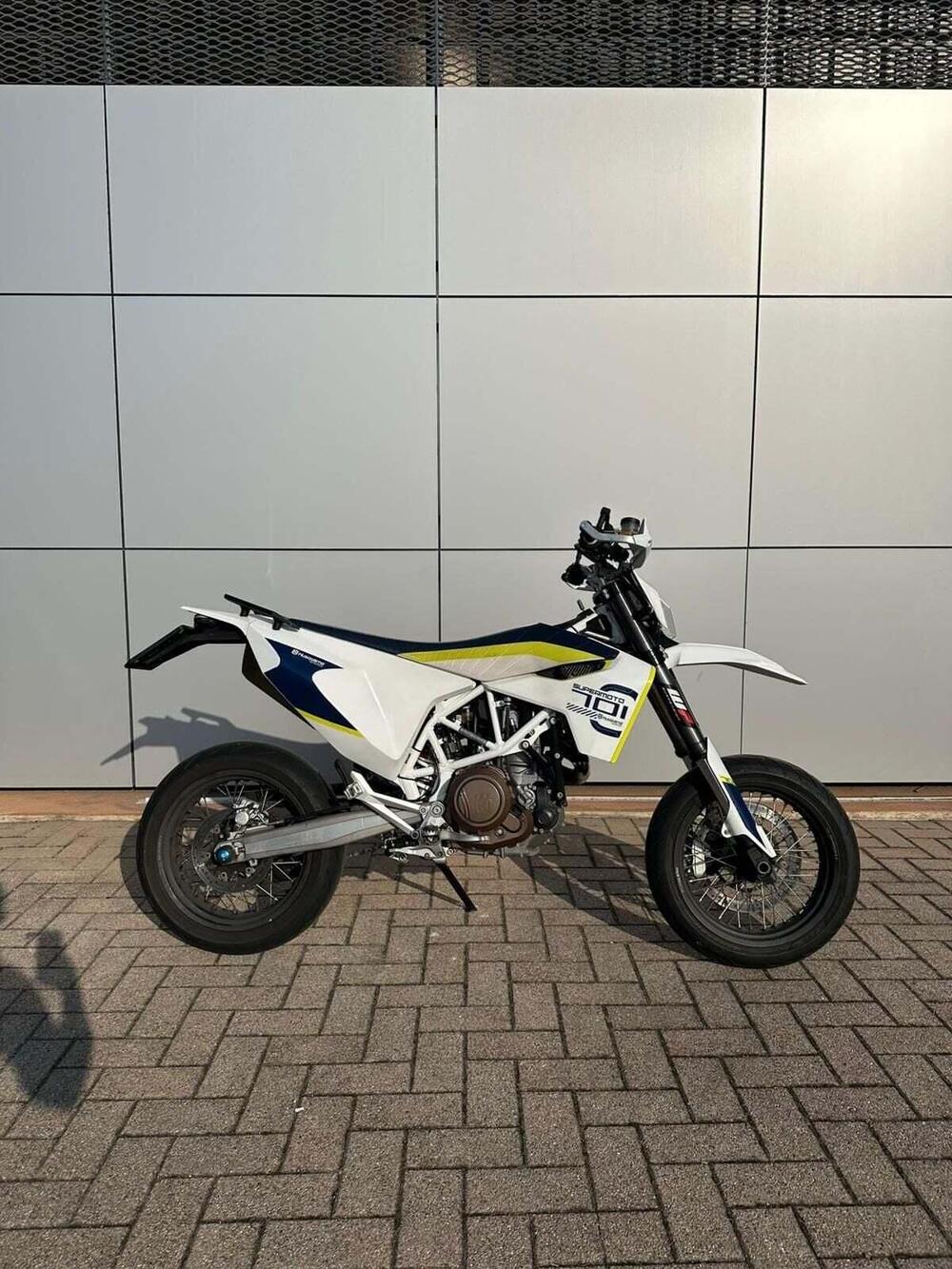 Husqvarna 701 Supermoto (2017 - 19) (4)