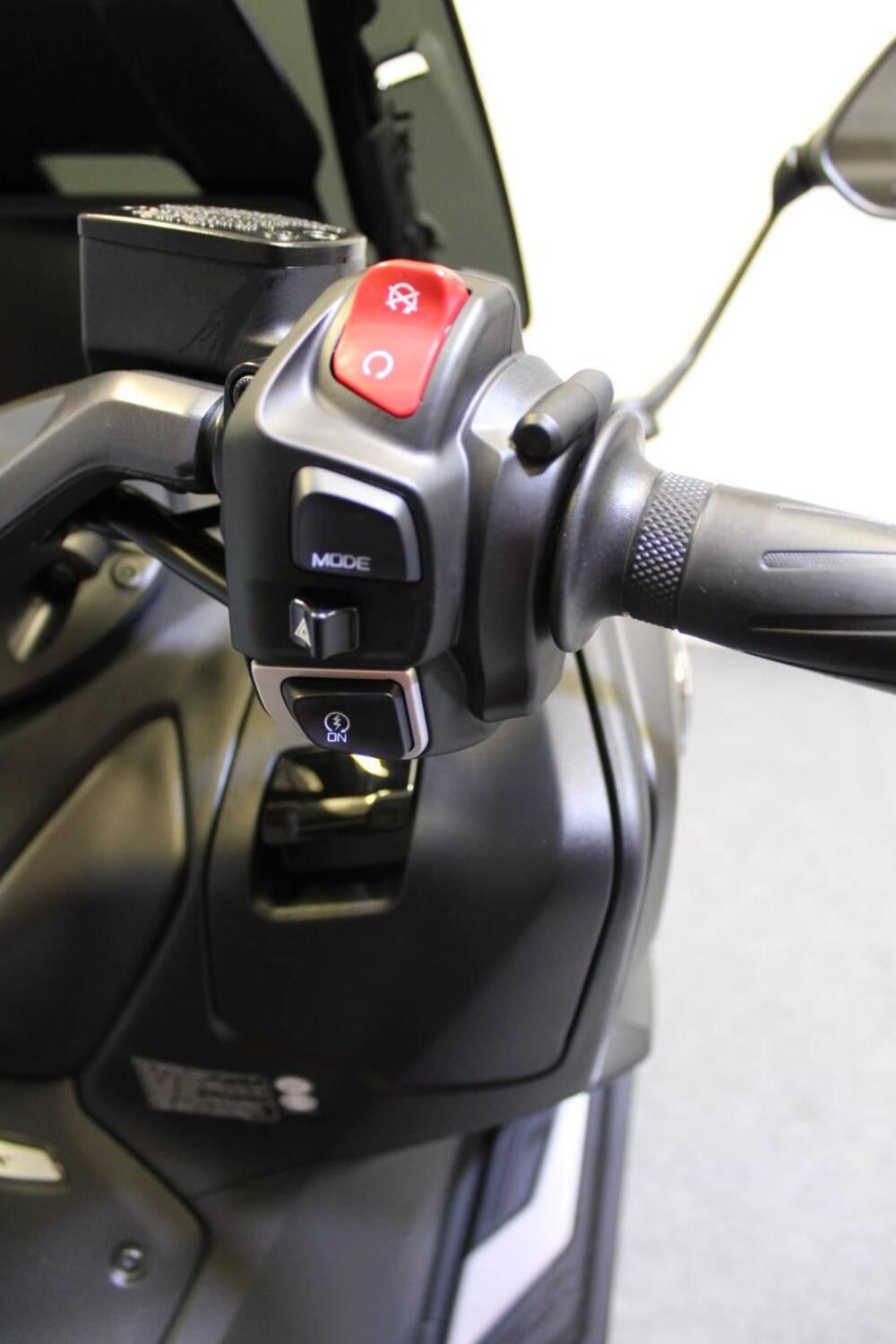 Yamaha T-Max 560 (2025 - 26) (9)