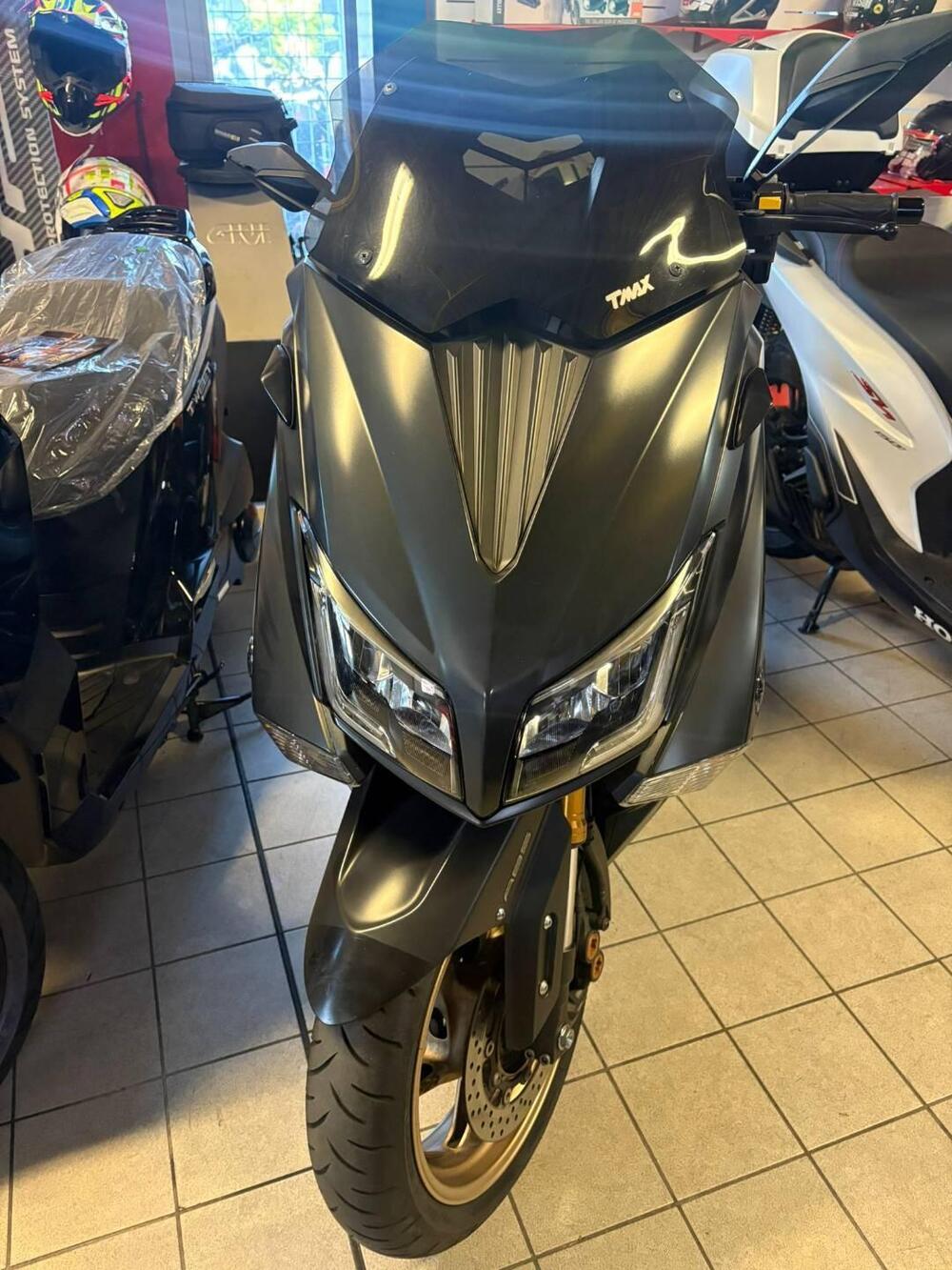 Yamaha T-Max 530 Iron Max ABS (2014 - 17) (2)