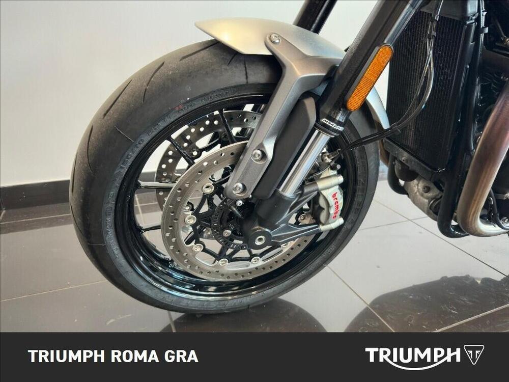 Triumph Speed Twin 1200 Stealth Edition (2024) (10)