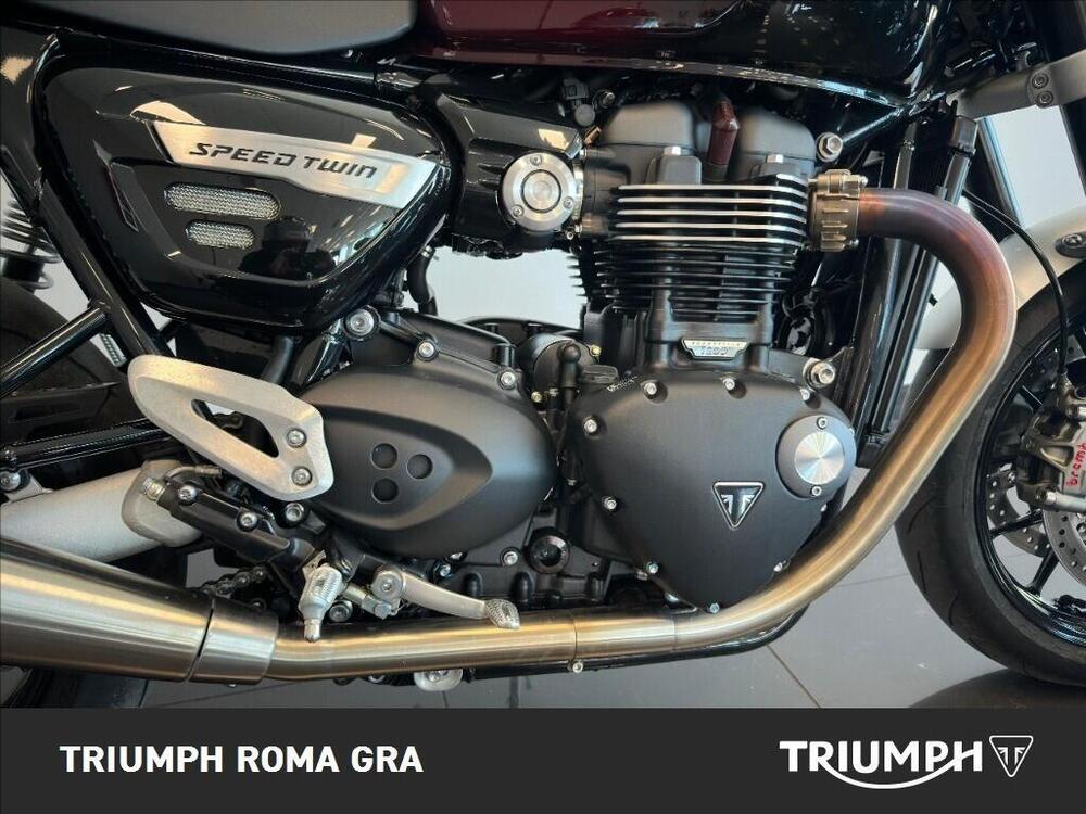 Triumph Speed Twin 1200 Stealth Edition (2024) (6)