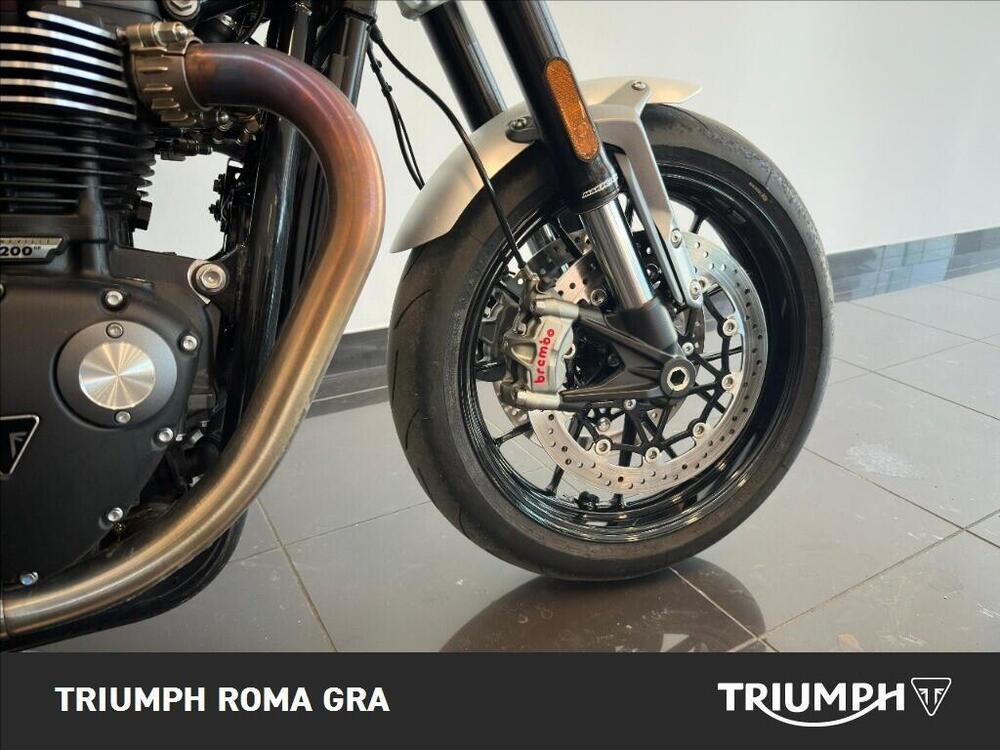 Triumph Speed Twin 1200 Stealth Edition (2024) (9)