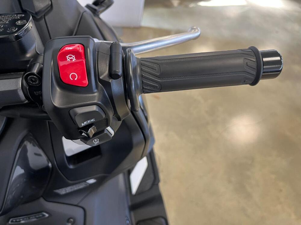 Yamaha T-Max 560 Tech Max (2022 - 24) (11)