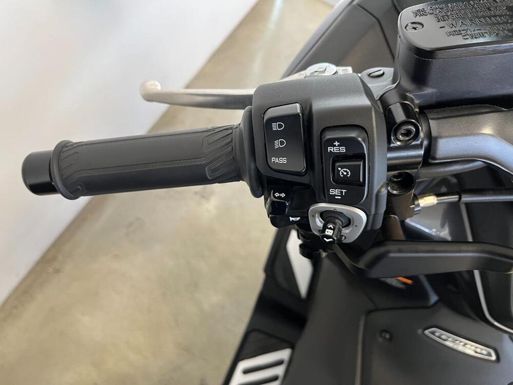 Yamaha T-Max 560 Tech Max (2022 - 24) (12)