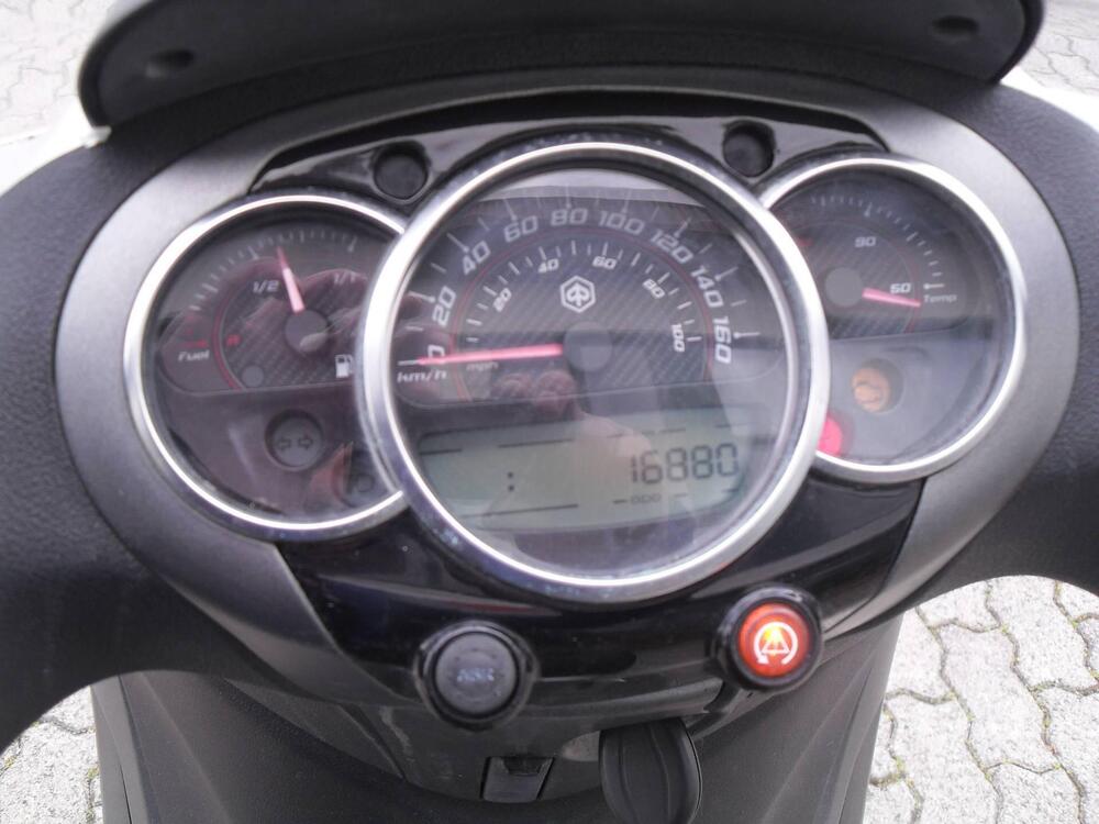 Piaggio Beverly 300 i.e. ABS-ASR (2016 - 20) (4)