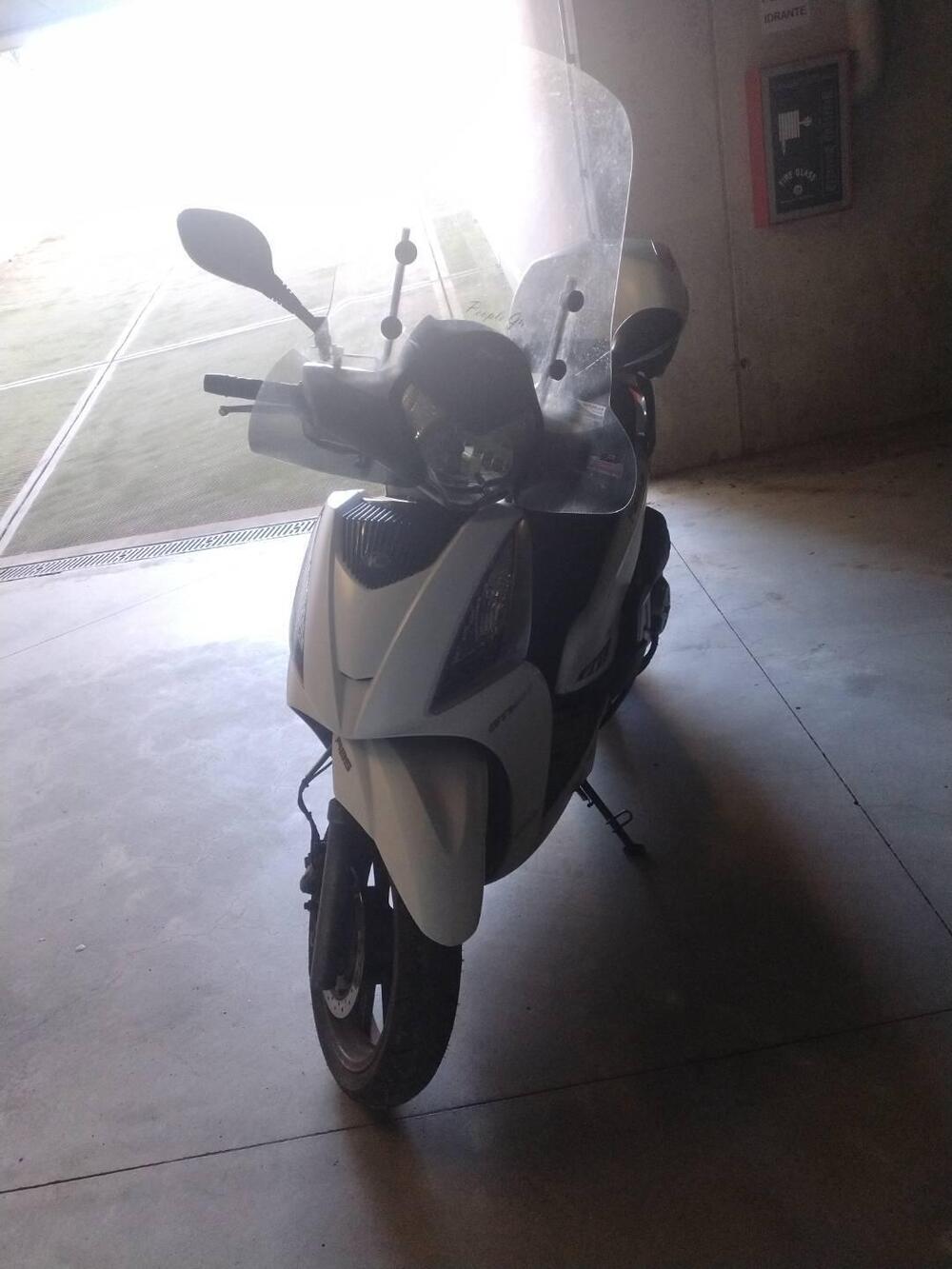Kymco People 300i GT ABS (2016 - 20) (2)