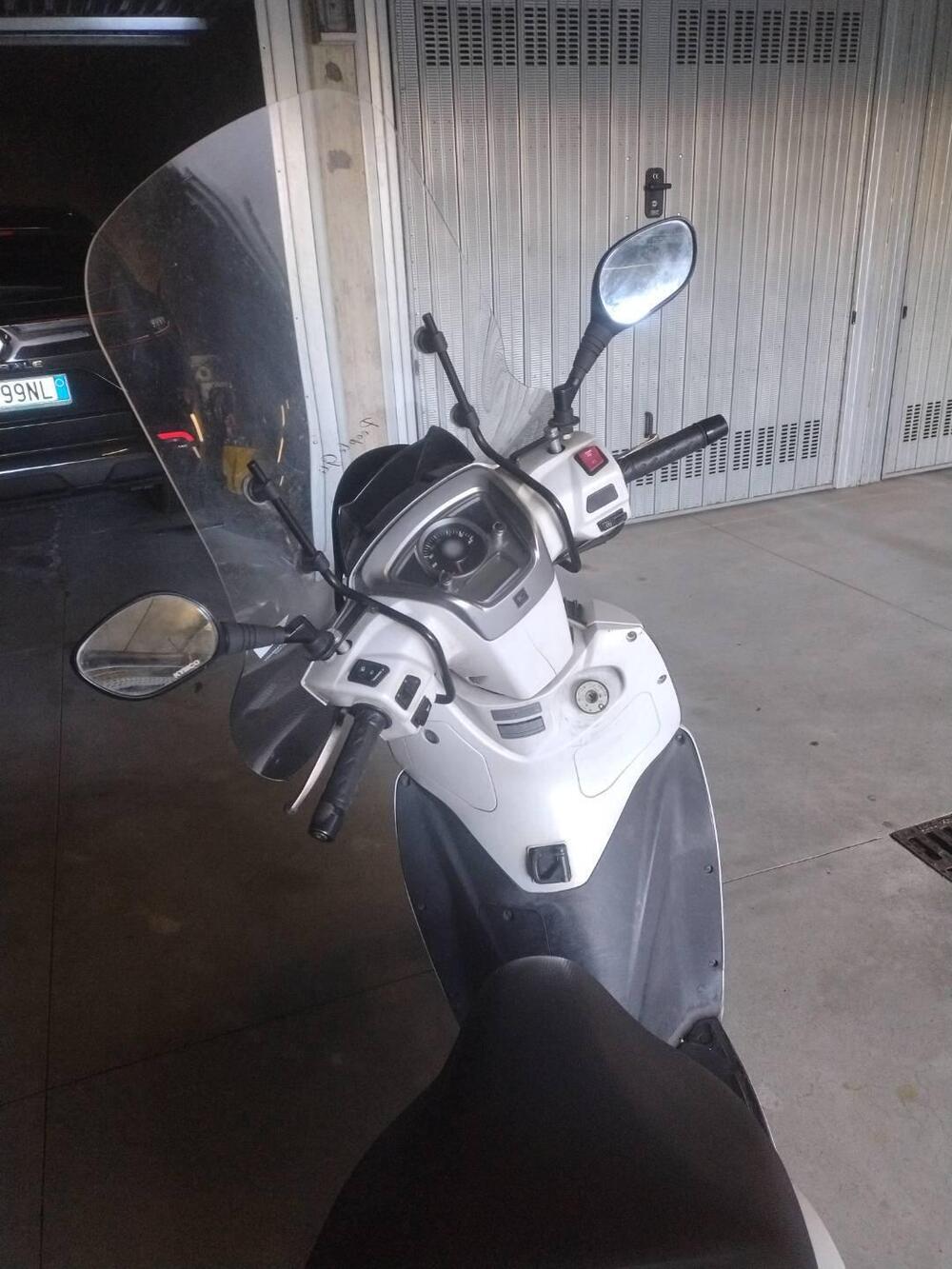 Kymco People 300i GT ABS (2016 - 20) (4)