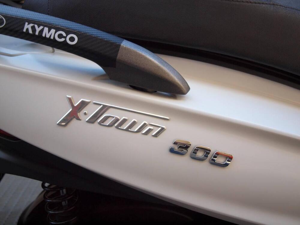 Kymco X-Town 300i ABS (2016 - 20) (5)