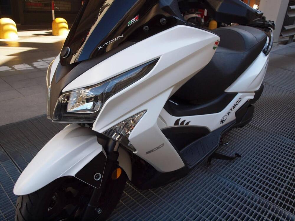Kymco X-Town 300i ABS (2016 - 20) (12)