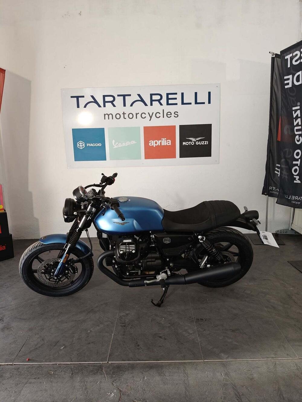 Moto Guzzi V7 Stone (2025 - 26) (2)